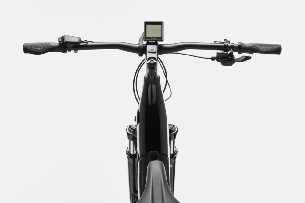 Cannondale-Tesoro-Neo-X-2-Low-Step-Shimano-Deore-3_11zon.jpeg