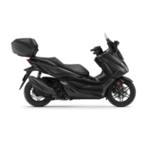 Honda-Forza-350-avec-Smart-Top-Box-et-Honda-Smartphone-Voice-Control-System-2023-noir-gris.png