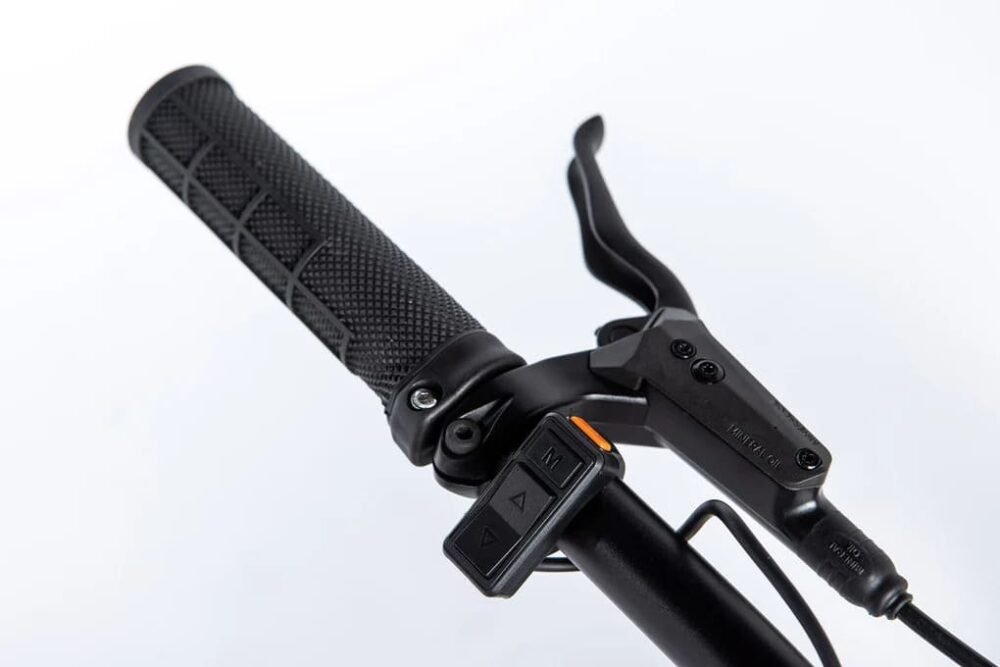 Moma-Bikes-VTT-FATBIKE-26-PRO-Equipped-Full-160-195-cm-5.jpeg