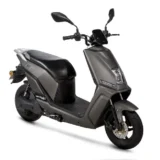 Scooter-Electrique-Pink-Mobility-Pink-Me-gris.webp