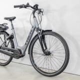 Velo-Electrique-Trek-District-2-Lowstep-Gris-2023-1.jpeg